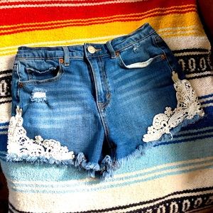 Aeropostale High Waist Cut Off Jean Shorts. Medium Wash w/ Lace Overlay. Size 4
